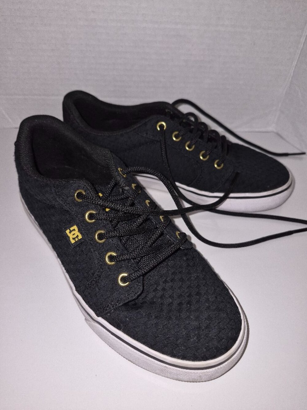 DC Anvil TX SE Skate Shoes black and gold size 6.5 women's